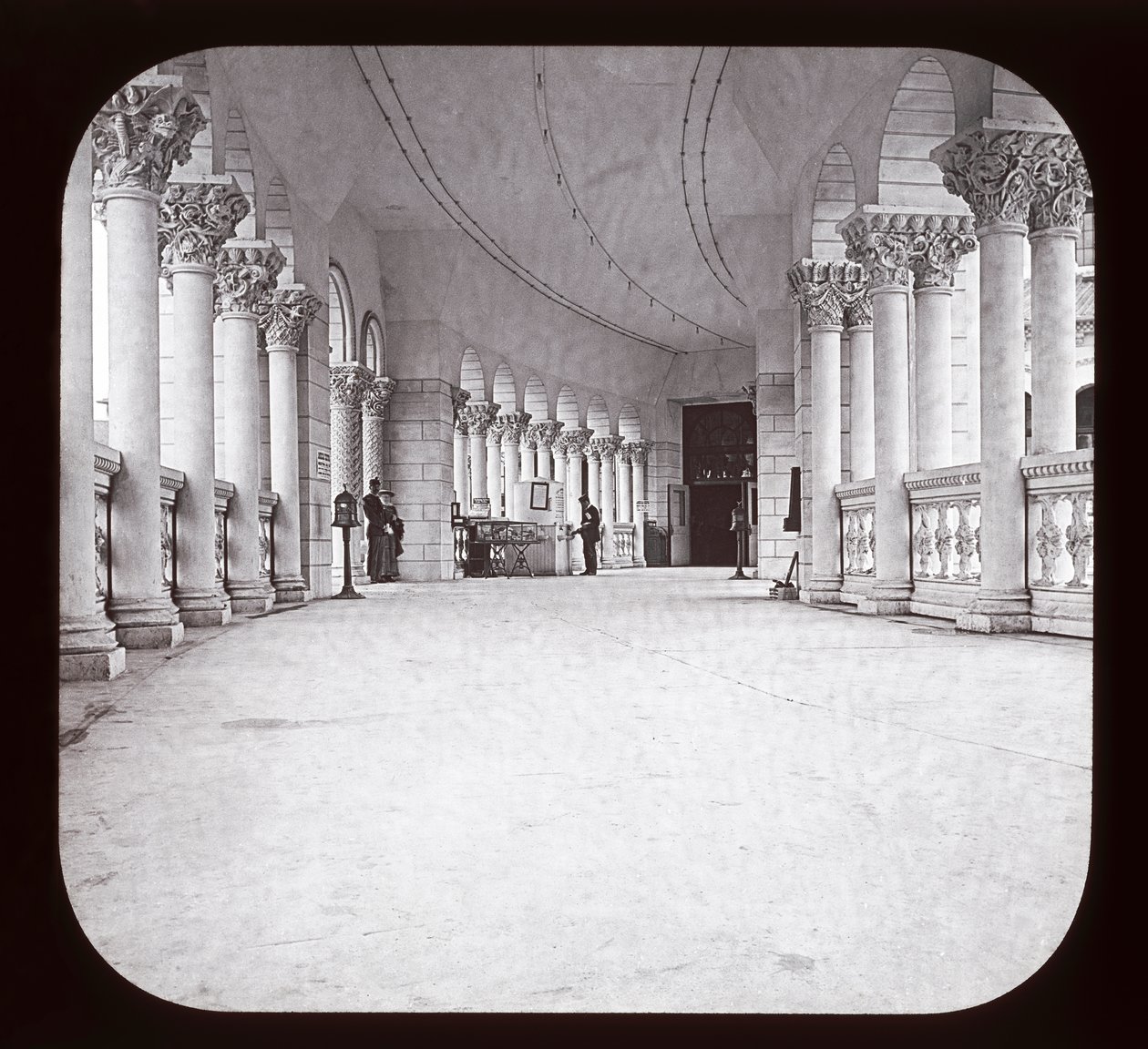 Wereldtentoonstelling van Chicago: visserijkolonade, 1893 door American Photographer