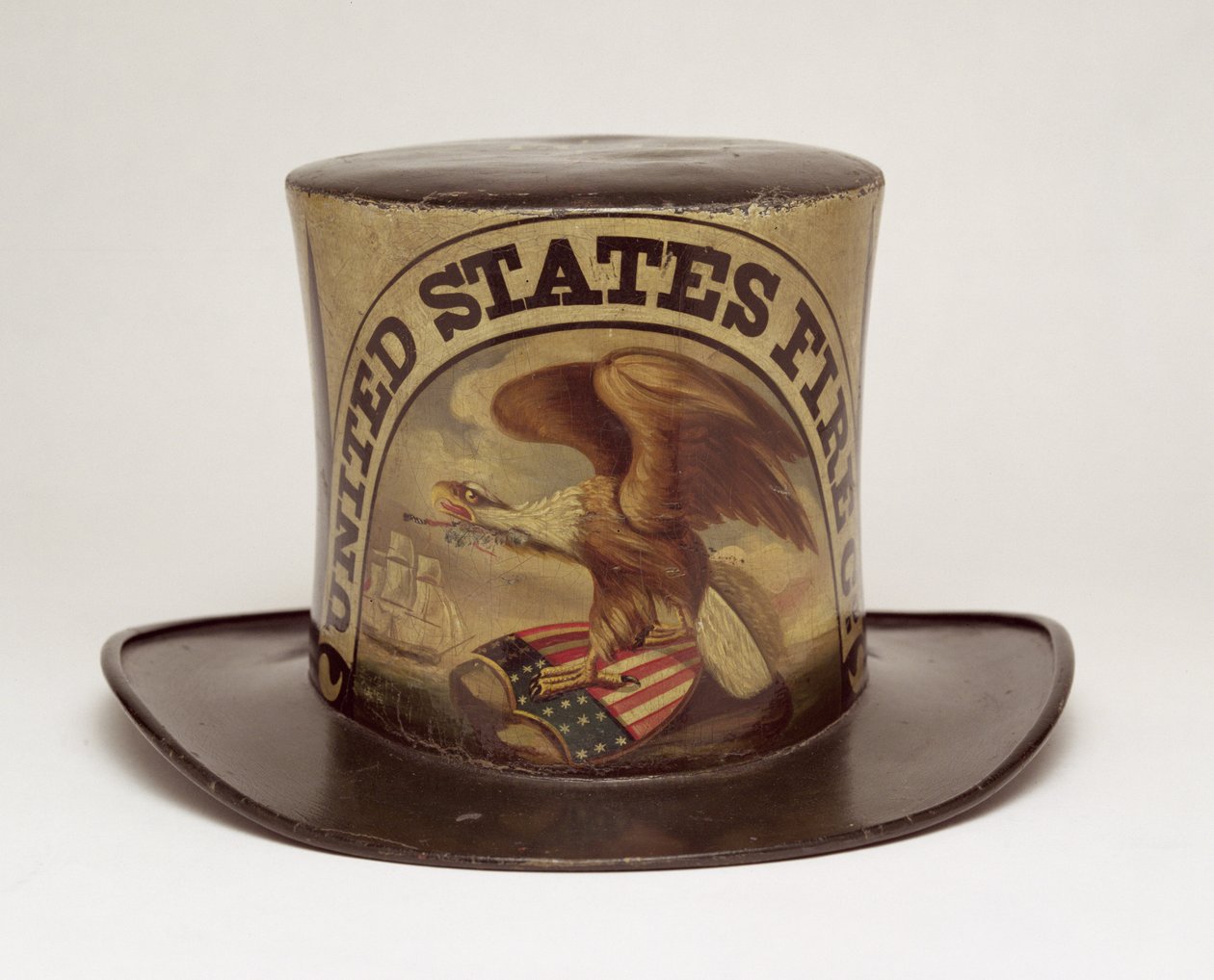 Brandweerparadehoed geschilderd door David Bustill Bowser, c.1850 door American School