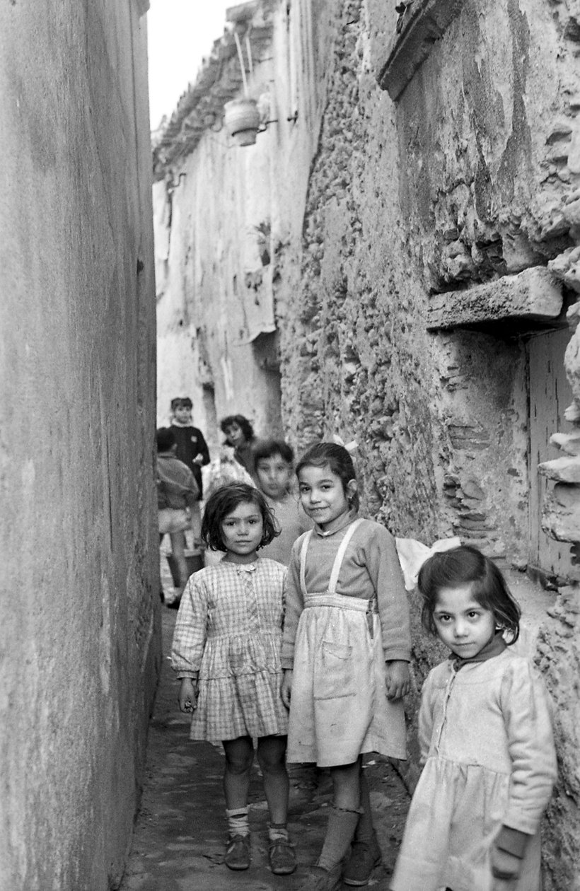 CROTONE - KINDEREN door Ando Gilardi