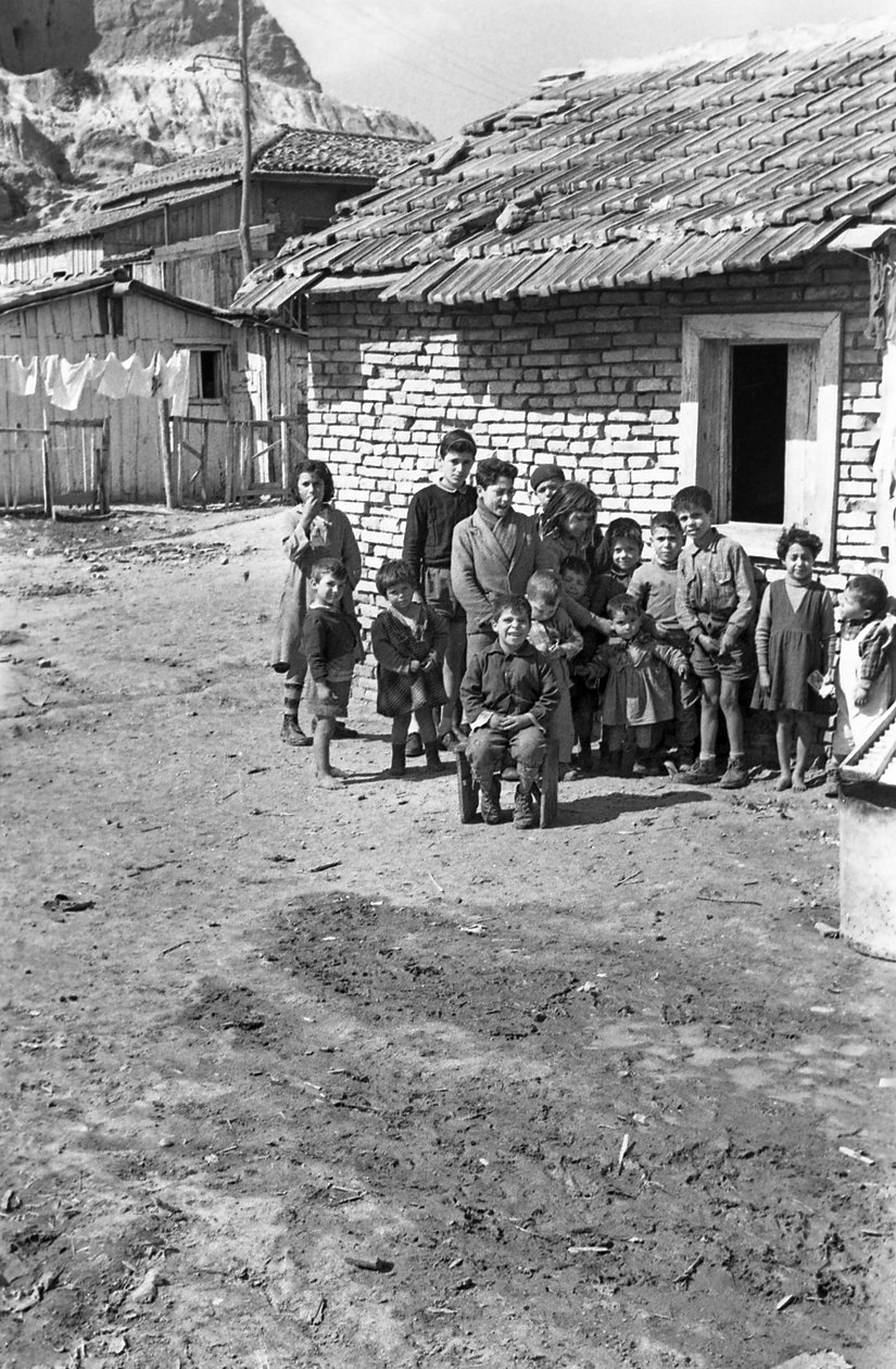 CROTONE - GROEP KINDEREN door Ando Gilardi