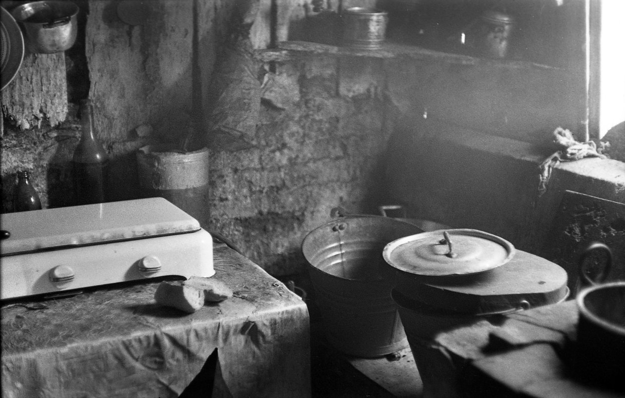 CROTONE - KITCHENETTE IN THE SHALL door Ando Gilardi