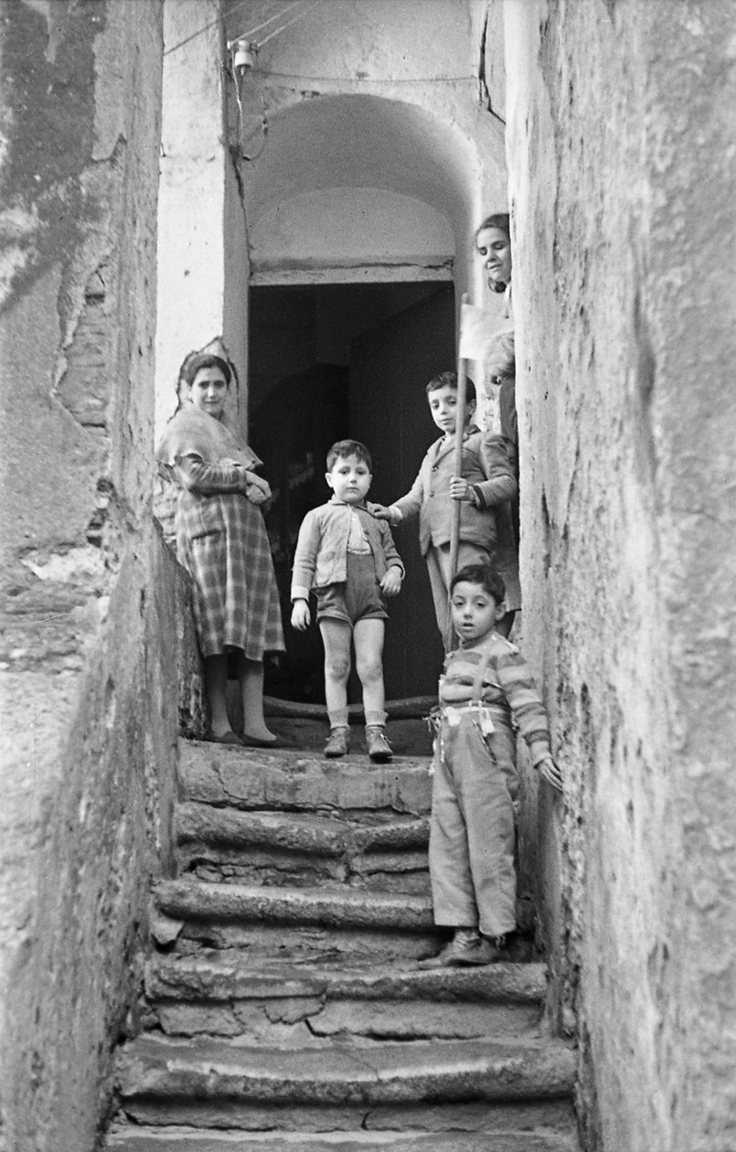 CROTONE - OP DE TRAP door Ando Gilardi