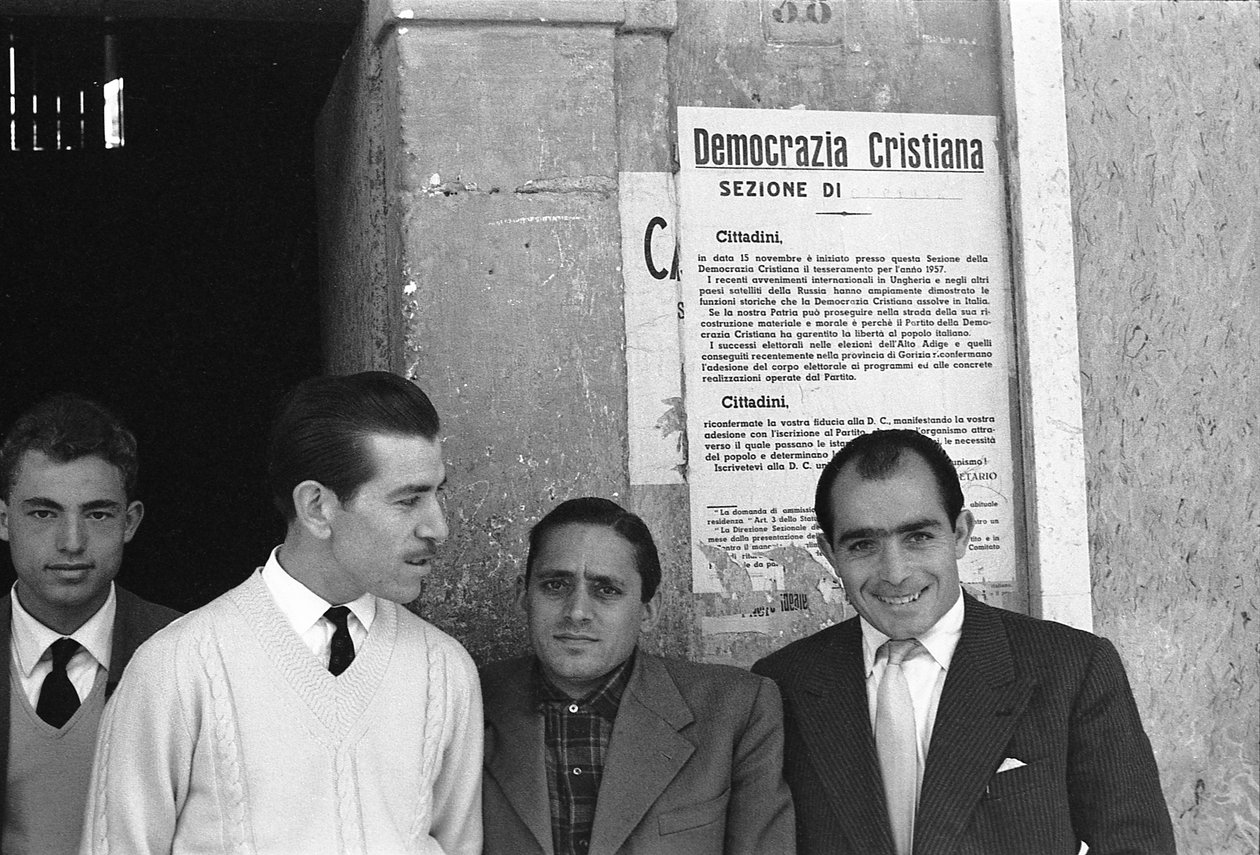 CROTONE - ONDER HET DC MANIFEST door Ando Gilardi
