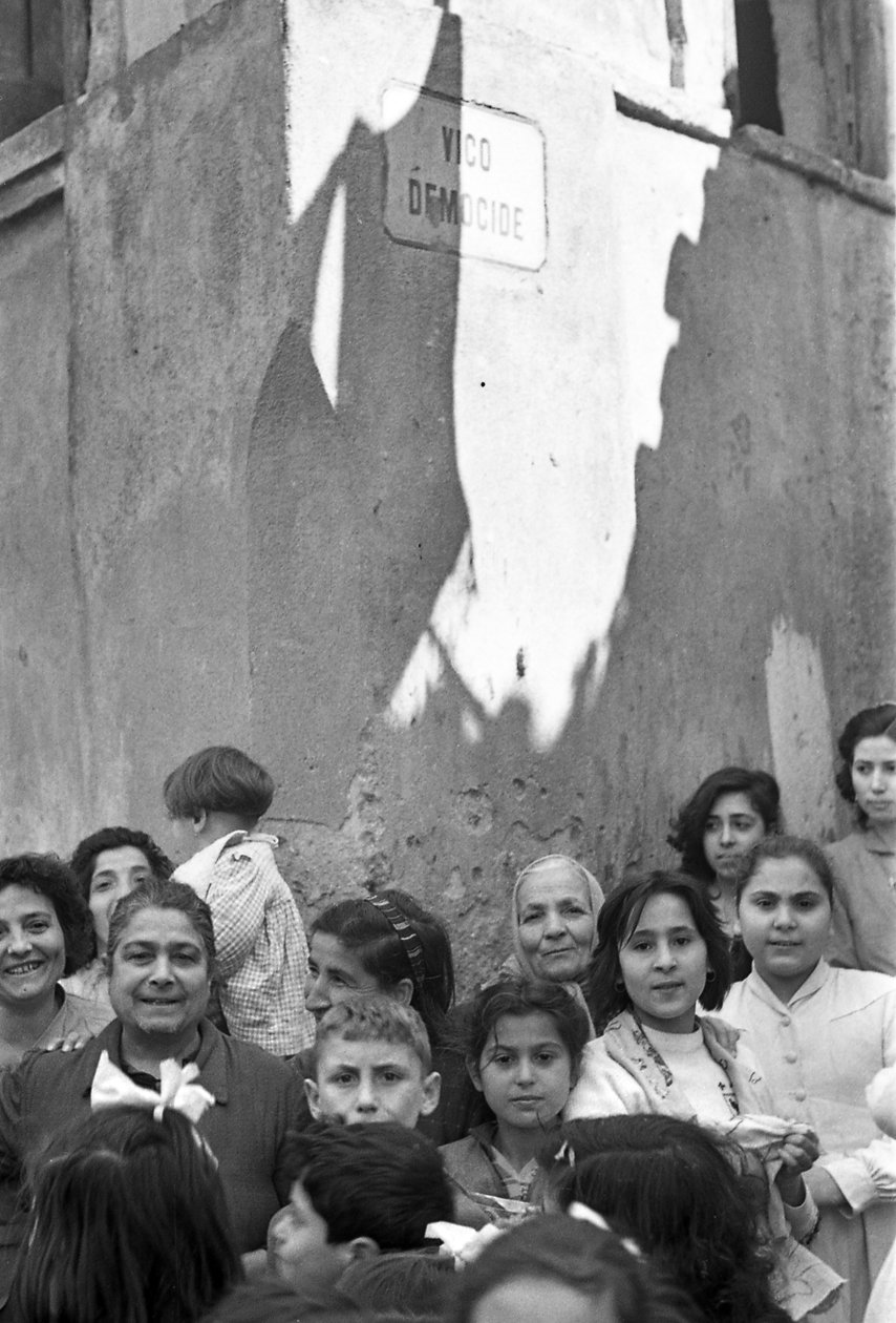 CROTONE - VICO DEMOCIDE door Ando Gilardi