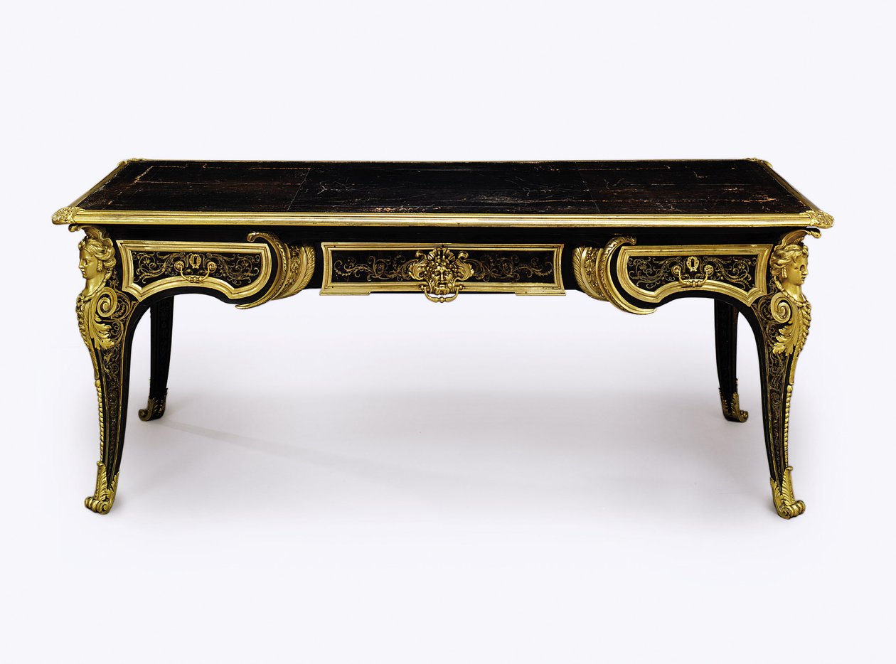 Louis XIV bureau plat met bruin schildpad en verguld brons, ca. 1710 door Andre Charles Boulle