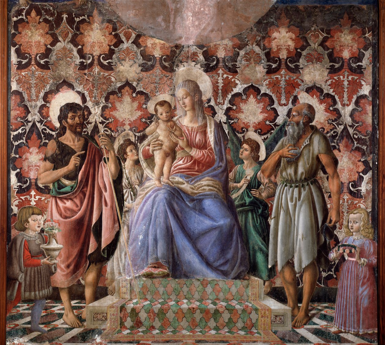 Maagd met kind met Johannes de Doper en een andere heilige, twee engelen en twee kinderen van de Pazzi-familie door Andrea del Castagno
