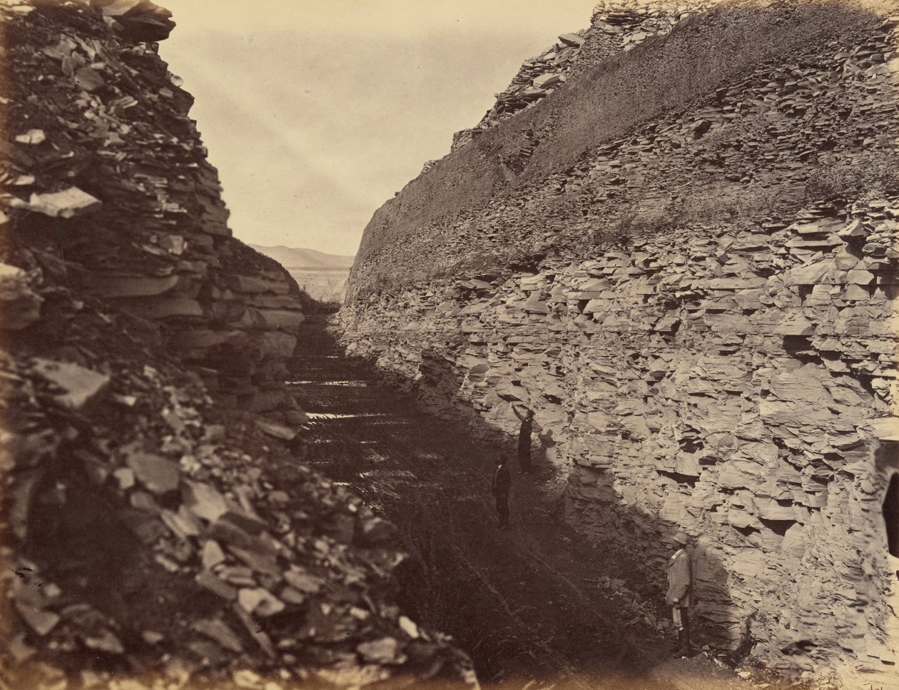 Plaat 22. Burning Rock Cut,1869 (foto) door Andrew Joseph Russell