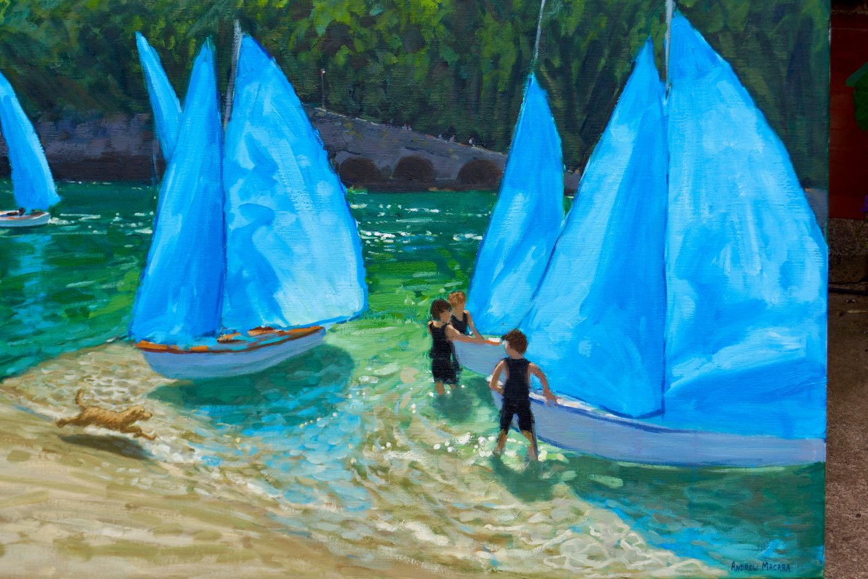 Blauwe zeilen, Looe, 2018 door Andrew Macara