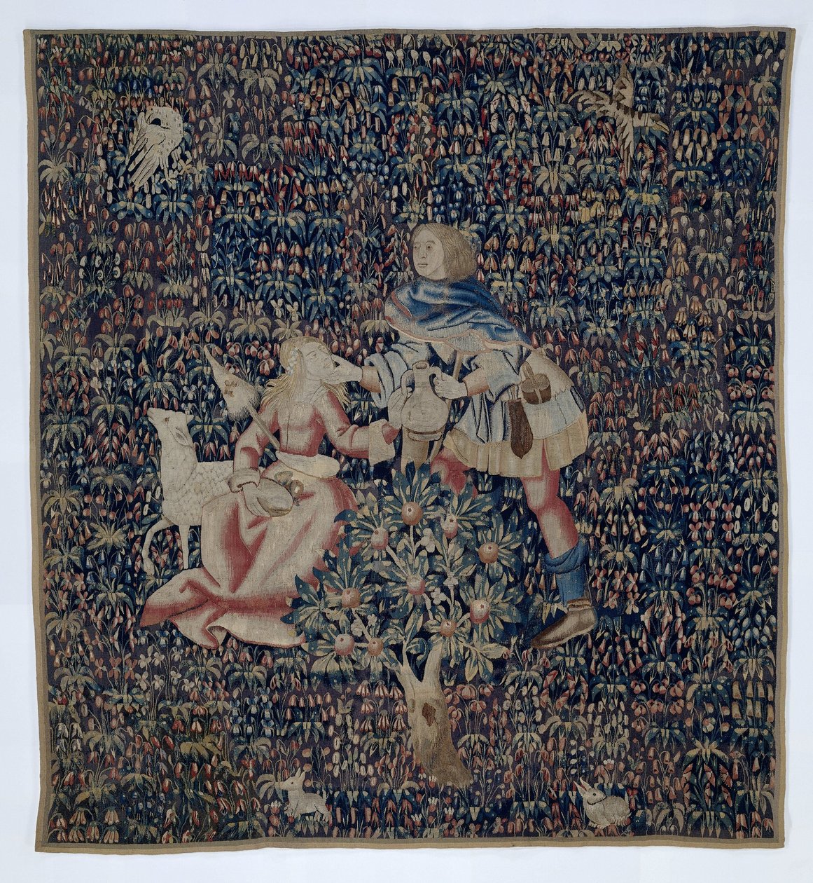 Millefleurs met herder en herderin (fragment) door Anonymous