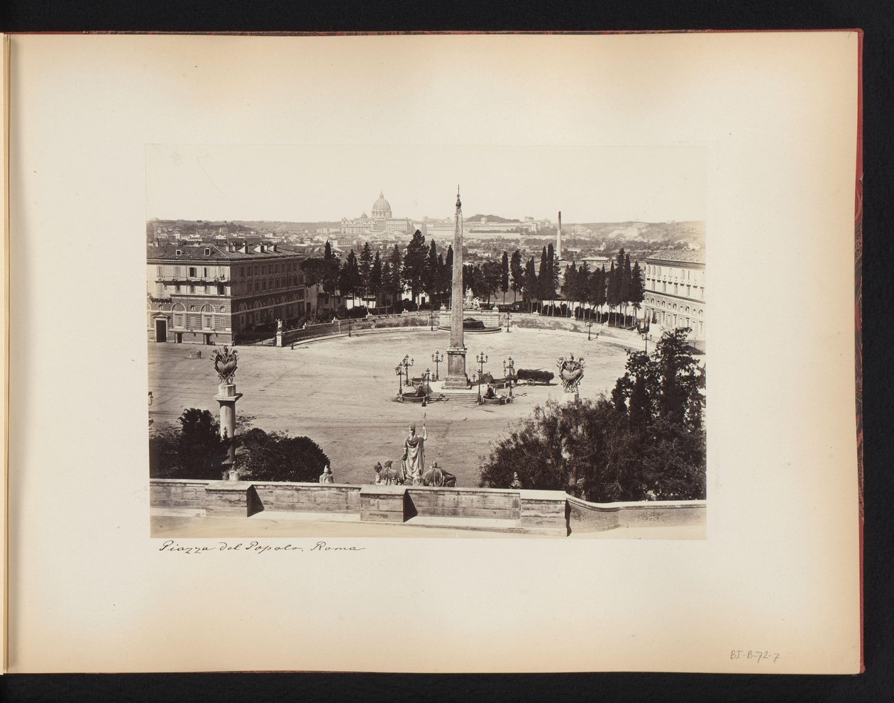 Piazza del Popolo te Rome, met de Sint-Pietersbasiliek op de achtergrond, Italië door Anonymous