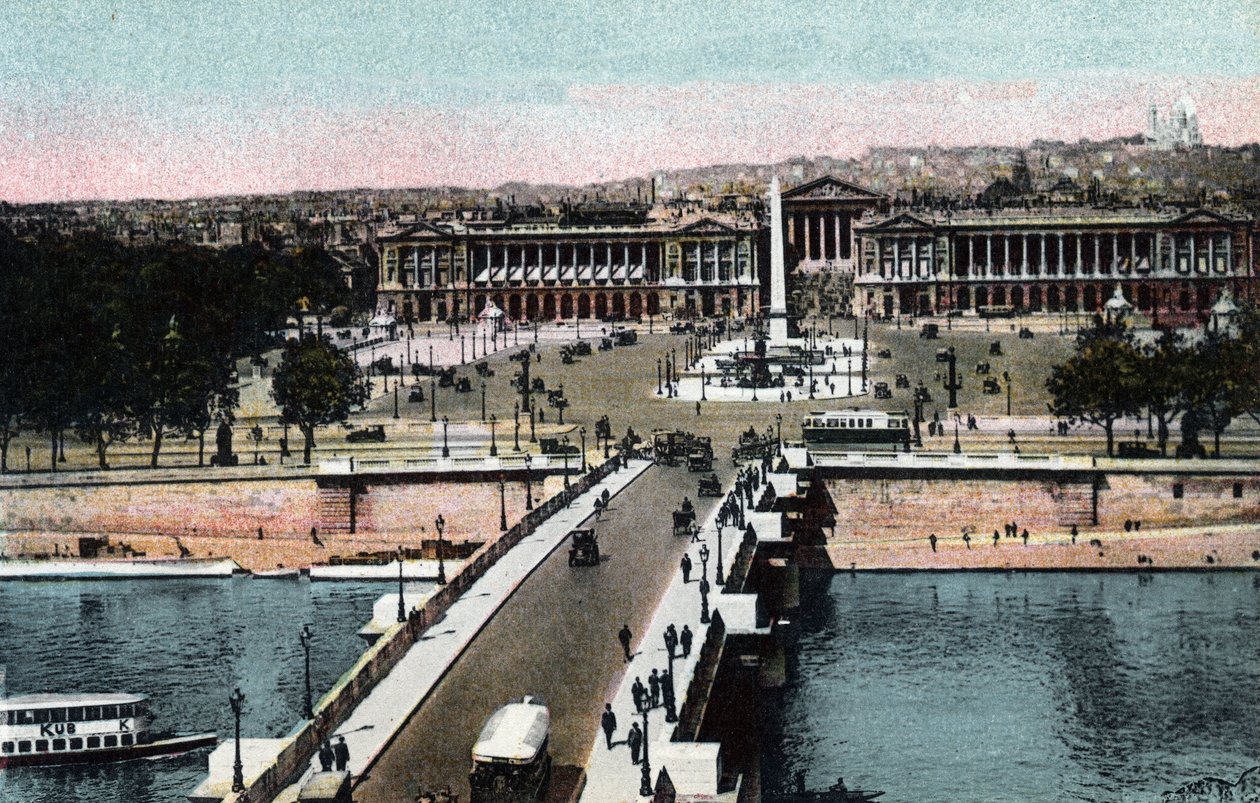 Parijs: panorama van de brug en Place de la Concorde met de obelisk en de kerk van de Madeleine, genomen vanaf de Basiliek van het Heilig Hart in Montmartre. door Anonymous Anonymous