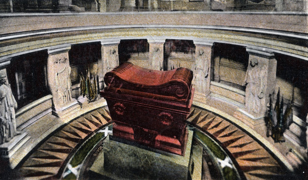 Parijs: graf van Napoleon I Bonaparte (1769-1821) bij de Invalides. Foto uit 1920 in 