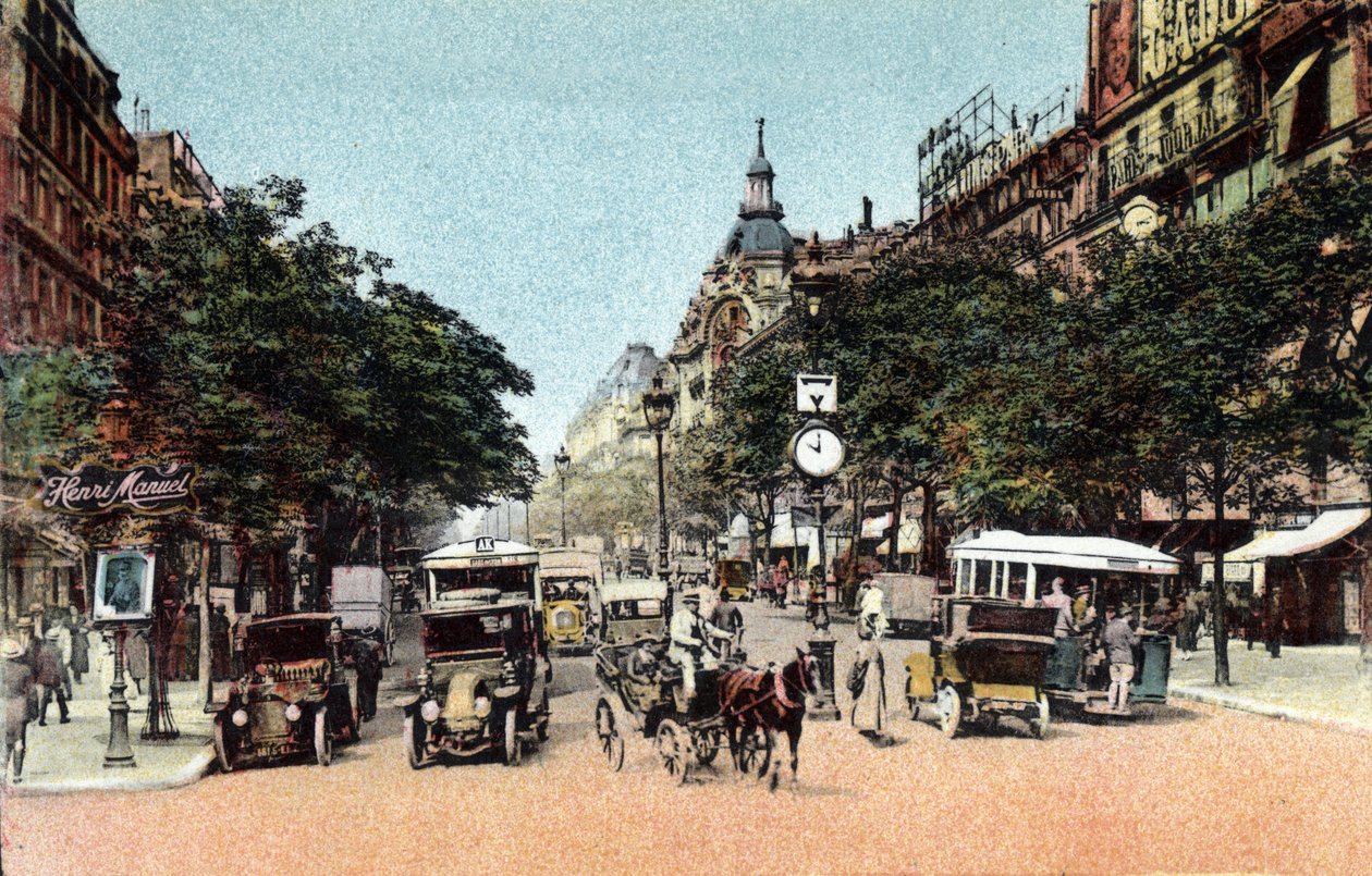 Parijs: verkeer op de boulevard des Italians, een van de grote boulevards van de stad. Foto van 1920 in 
