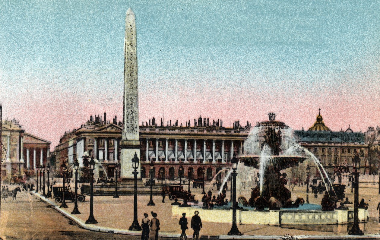 Parijs: aanzicht van Place de la Concorde met de fonteinen en de Obelisk. (Achter Hotel de la marine (Hotel du Garde Meuble)) Foto uit 1920 in 