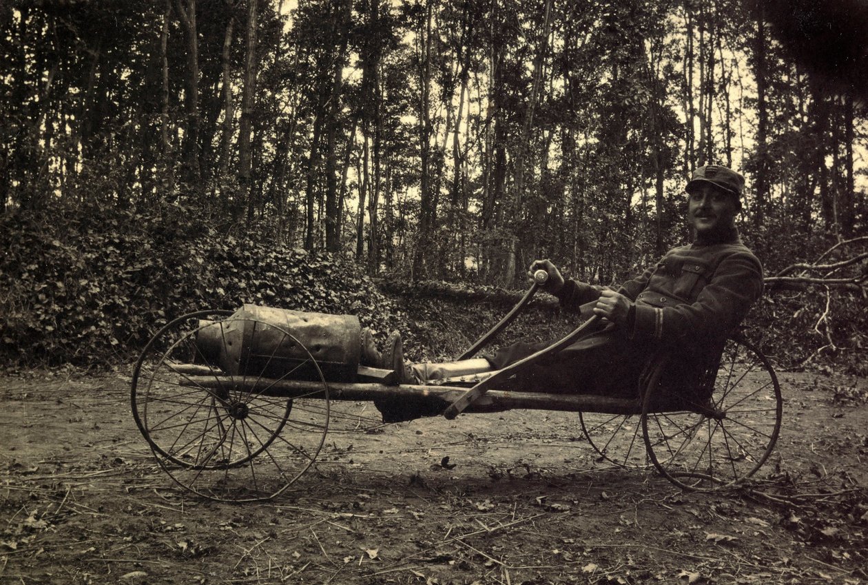 Foto uit een persoonlijk album van een infanterieluitenant tijdens de eerste maanden van de Eerste Wereldoorlog door Anonymous Anonymous