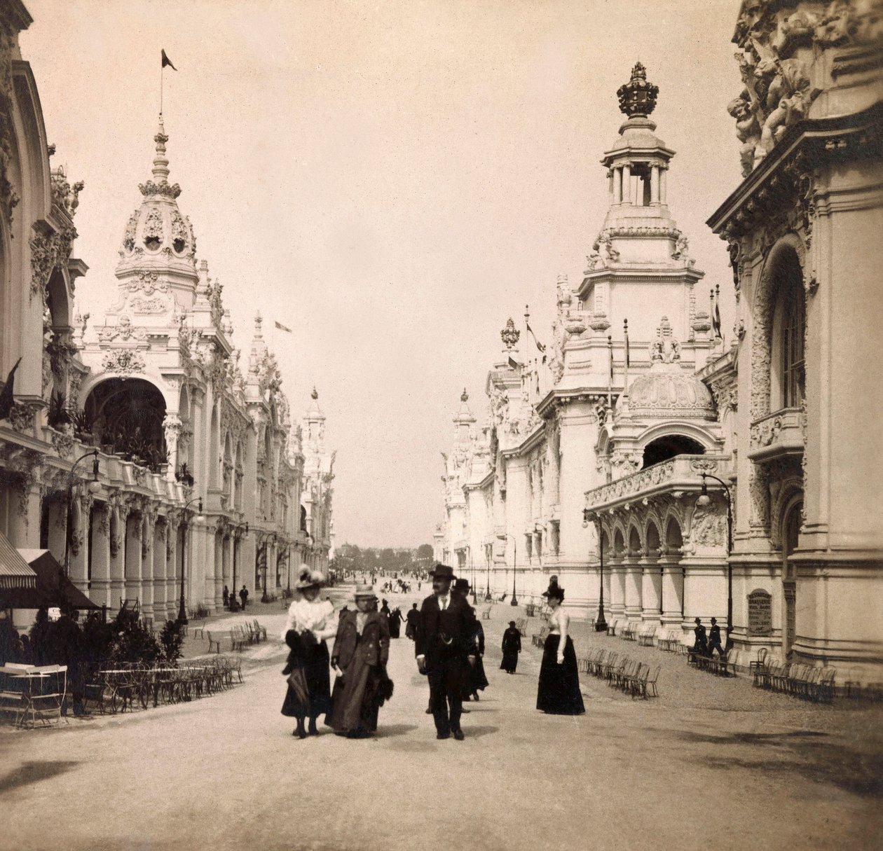 Wereldtentoonstelling van 1900 in Parijs: Esplanade des Invalides. Privécollectie door Anonymous Anonymous