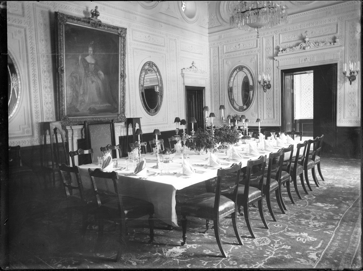 Interieur van de Britse Ambassade, Teheran, 1880-1930 door Antoin Sevruguin