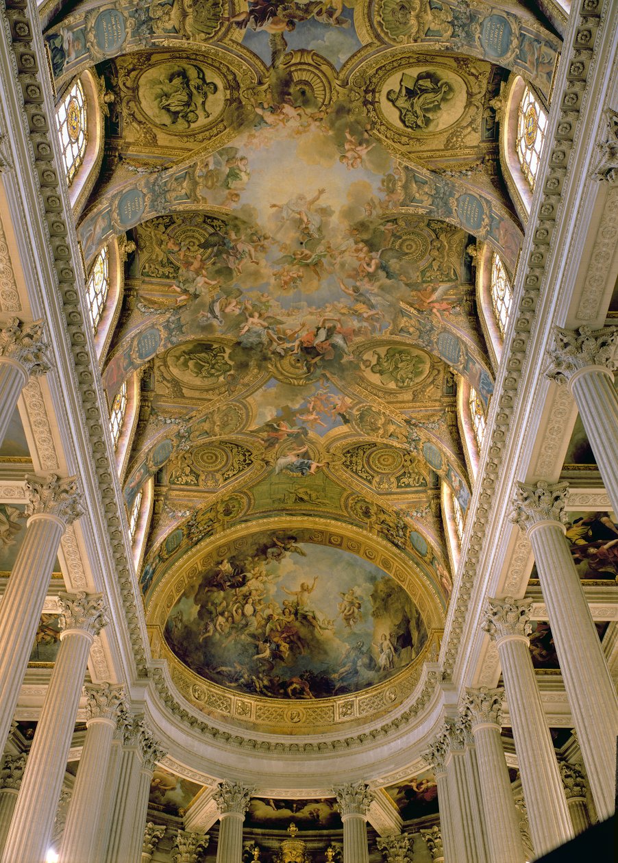 Uitzicht op de Koningsgalerij en gewelfd plafond met God tussen engelen, en De Opstanding van Christus (apsis gewelf) geschilderd in samenwerking met Charles de Lafosse en Jean Jouvenet door Charles Antoine Coypel