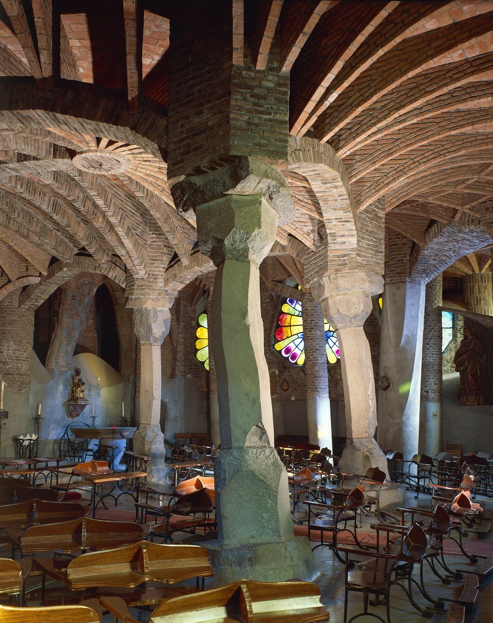 Spanje, regio Catalonië, provincie Barcelona, Baix Llobregat, Santa Coloma de Cervelló, kerk van Colonia Güell, kerkcrypt door Antoni Gaudi