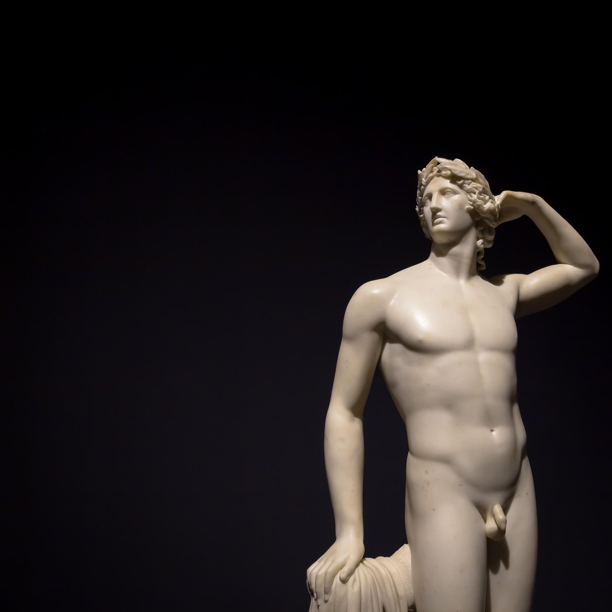 De oude sculptuur Apollo die zichzelf kroont - 1782 - Antonio Canova door Antonio Canova
