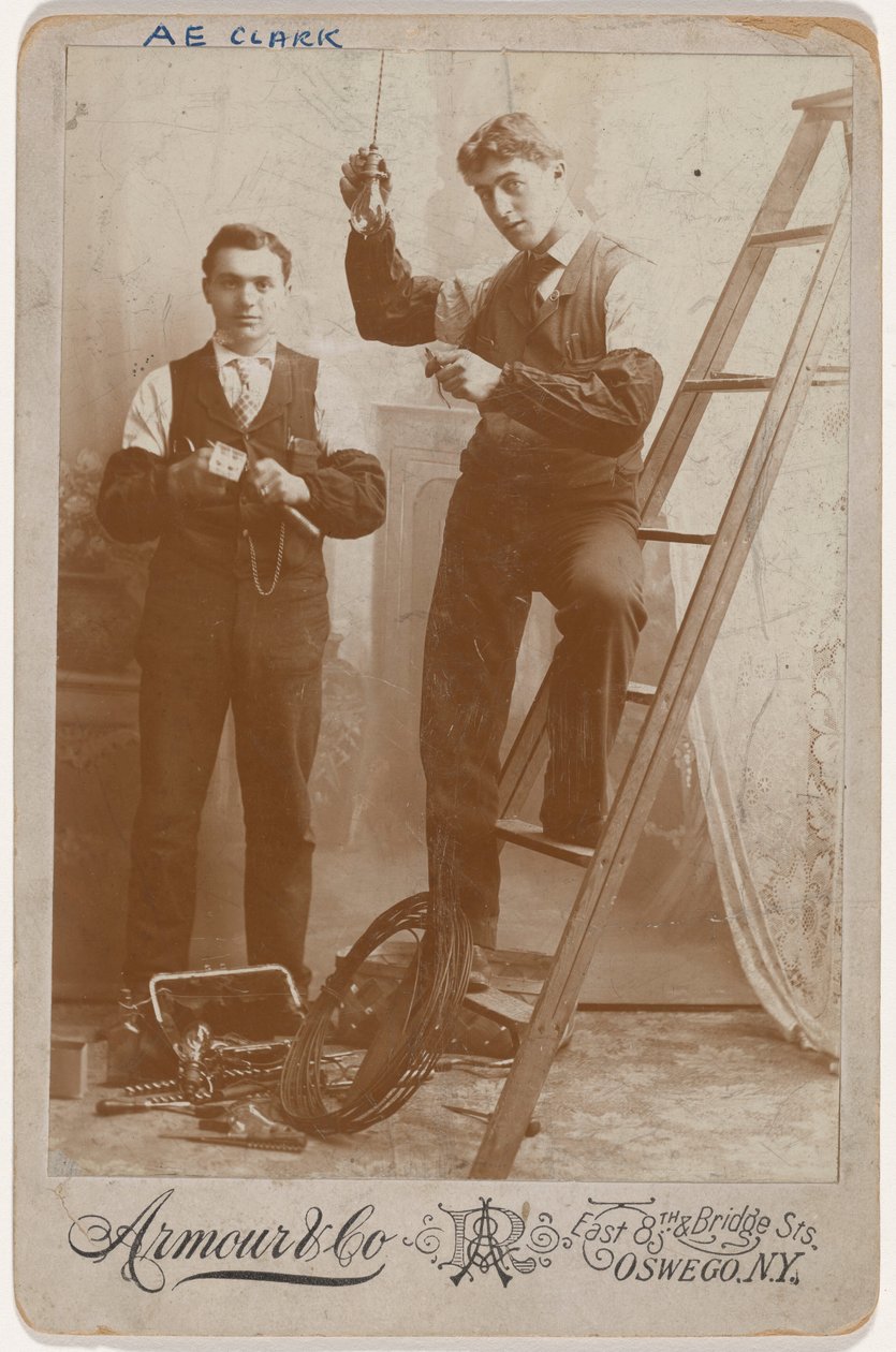 Portret van elektrische lichtinstallateurs,ca. 1904 (foto) door Armour & Co