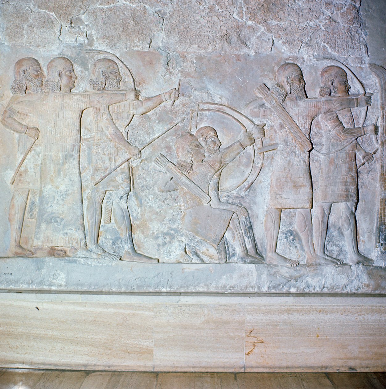 Reliëf met boogschutters, uit het Paleis van Sargon II in Khorsabad, Irak door Assyrian