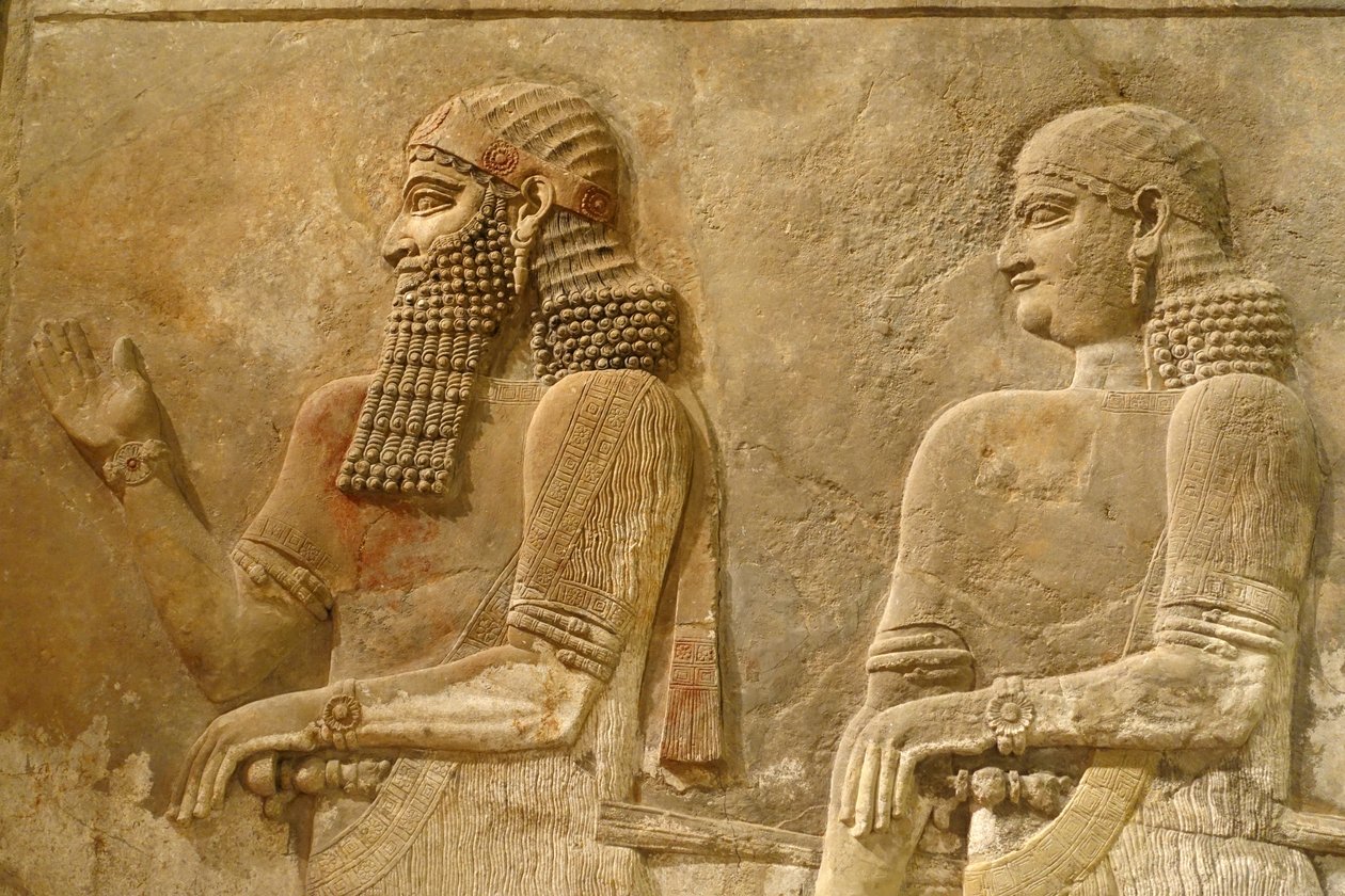 Detail van Sargon II en bewaker (reliëf uit het paleis van koning Sargon) door Assyrian