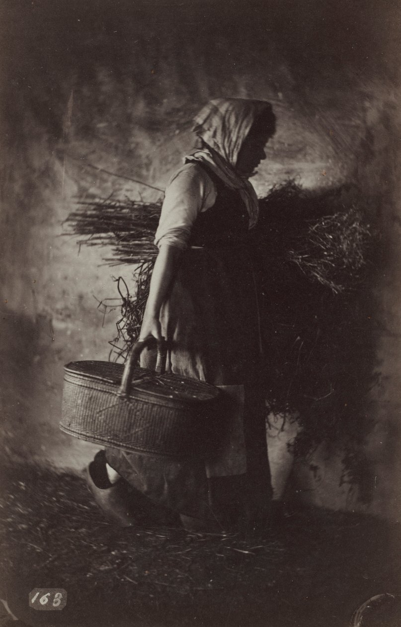 Vrouwelijke boer met een mand en hooi, ca. 1870 door Auguste Giraudon