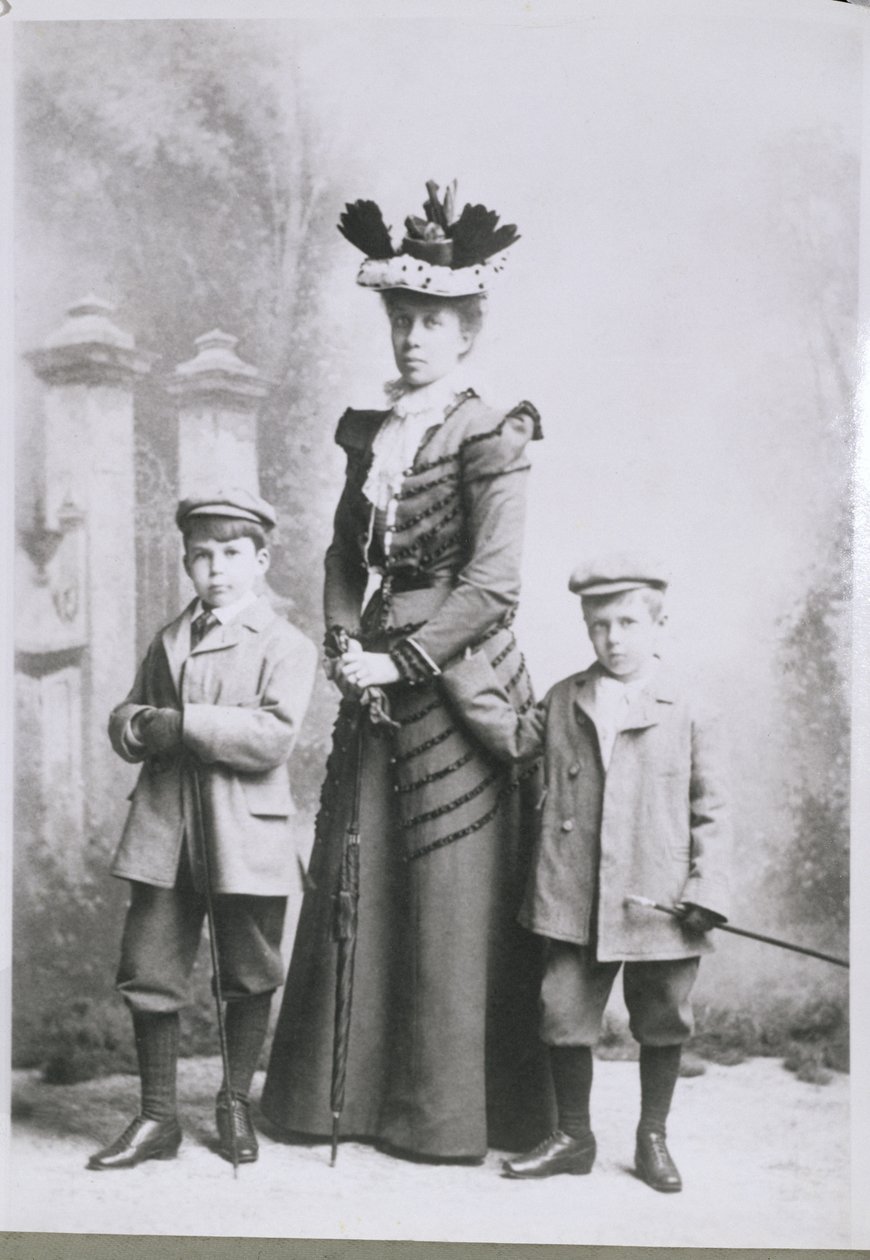 William Lawrence Bragg (1890-1971) met zijn moeder en broer in Adelaide, ca. 1895 door Australian Photographer