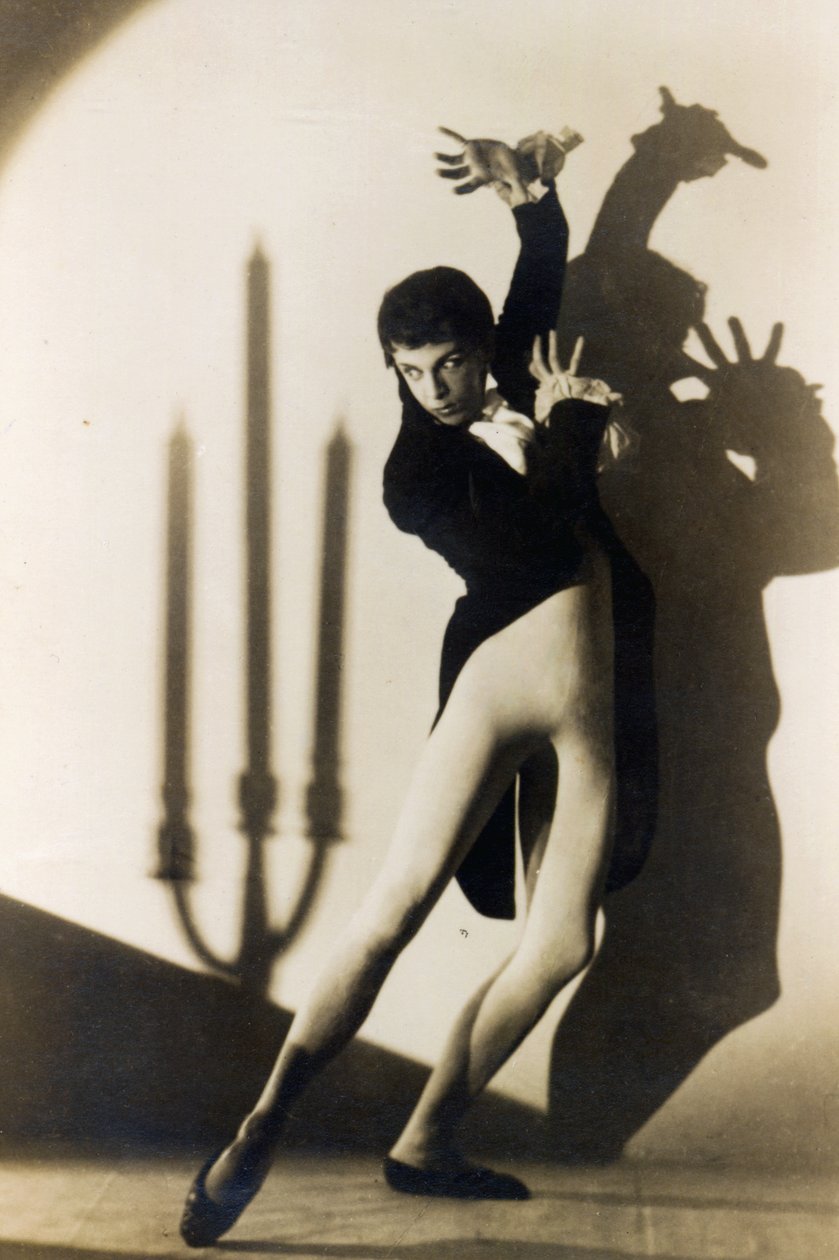 Robert Helpmann (1909-86) in Apparitions, 1936 door Australian Photographer