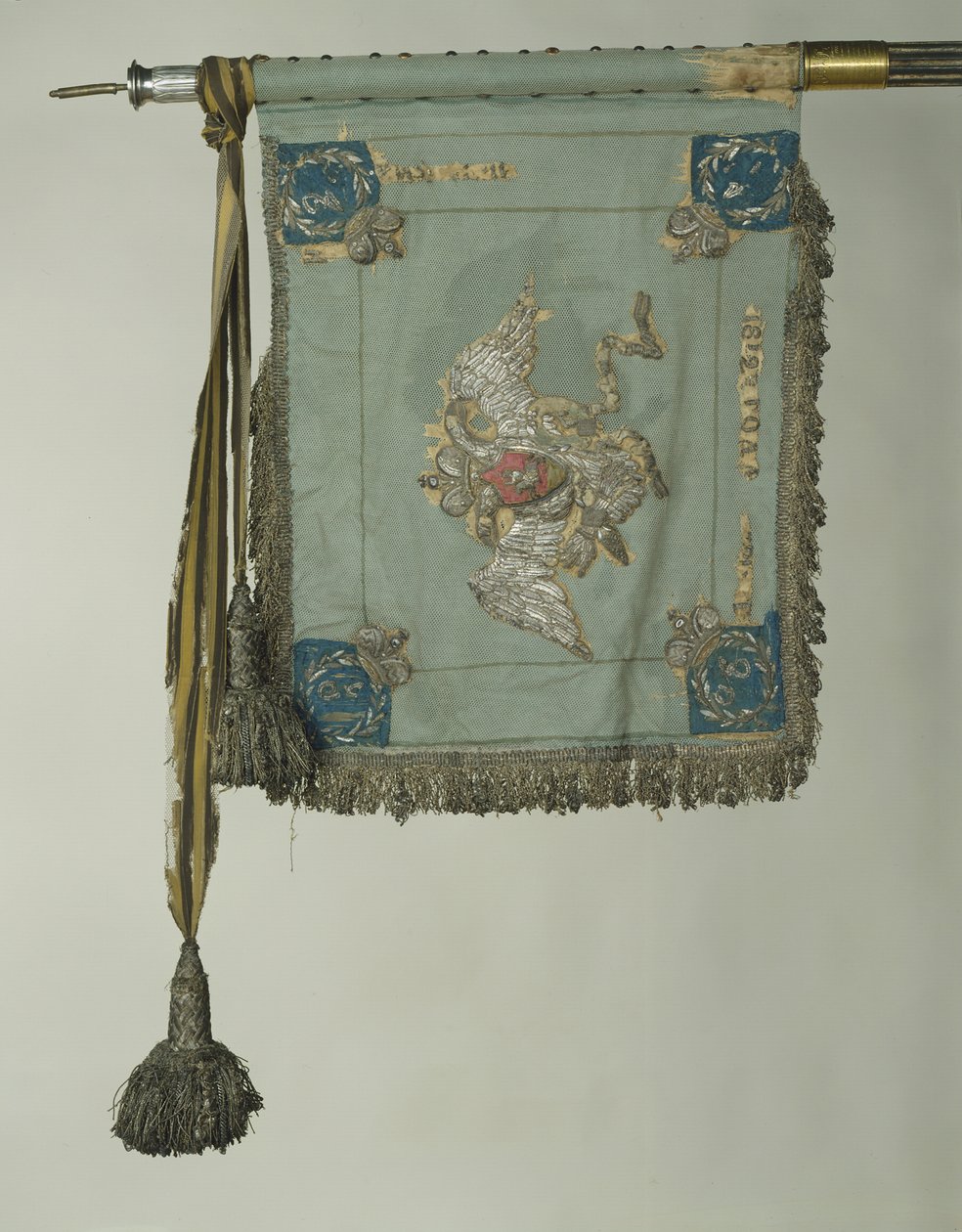 De Standaard van Sint-Joris van het Levenswacht Cuirassier Regiment, ca. 1830 door Banners and Standards Flags