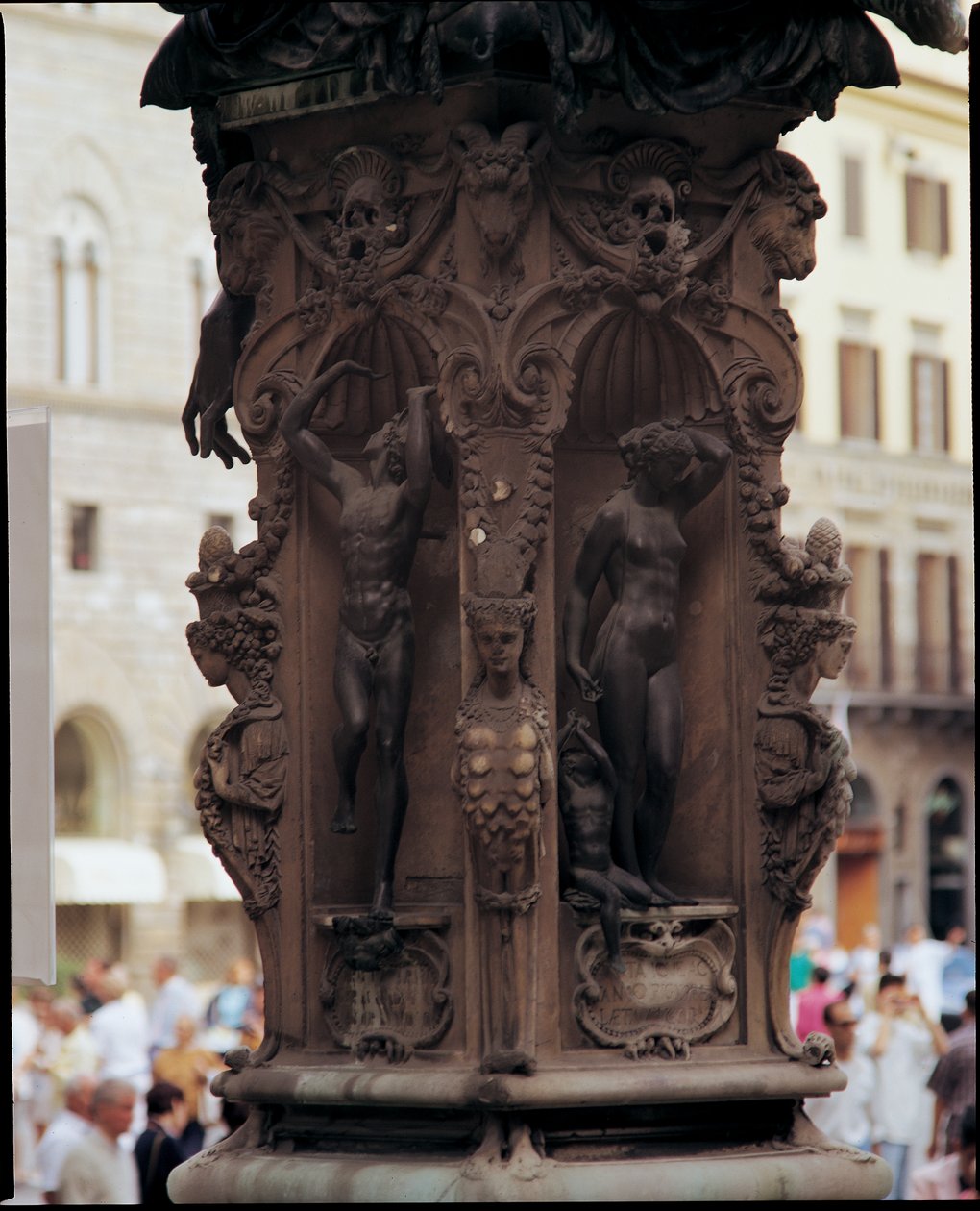 Detail van Mercurius, Danae en Perseus, van de basis van een sculptuur van Perseus met het hoofd van Medusa door Benvenuto Cellini