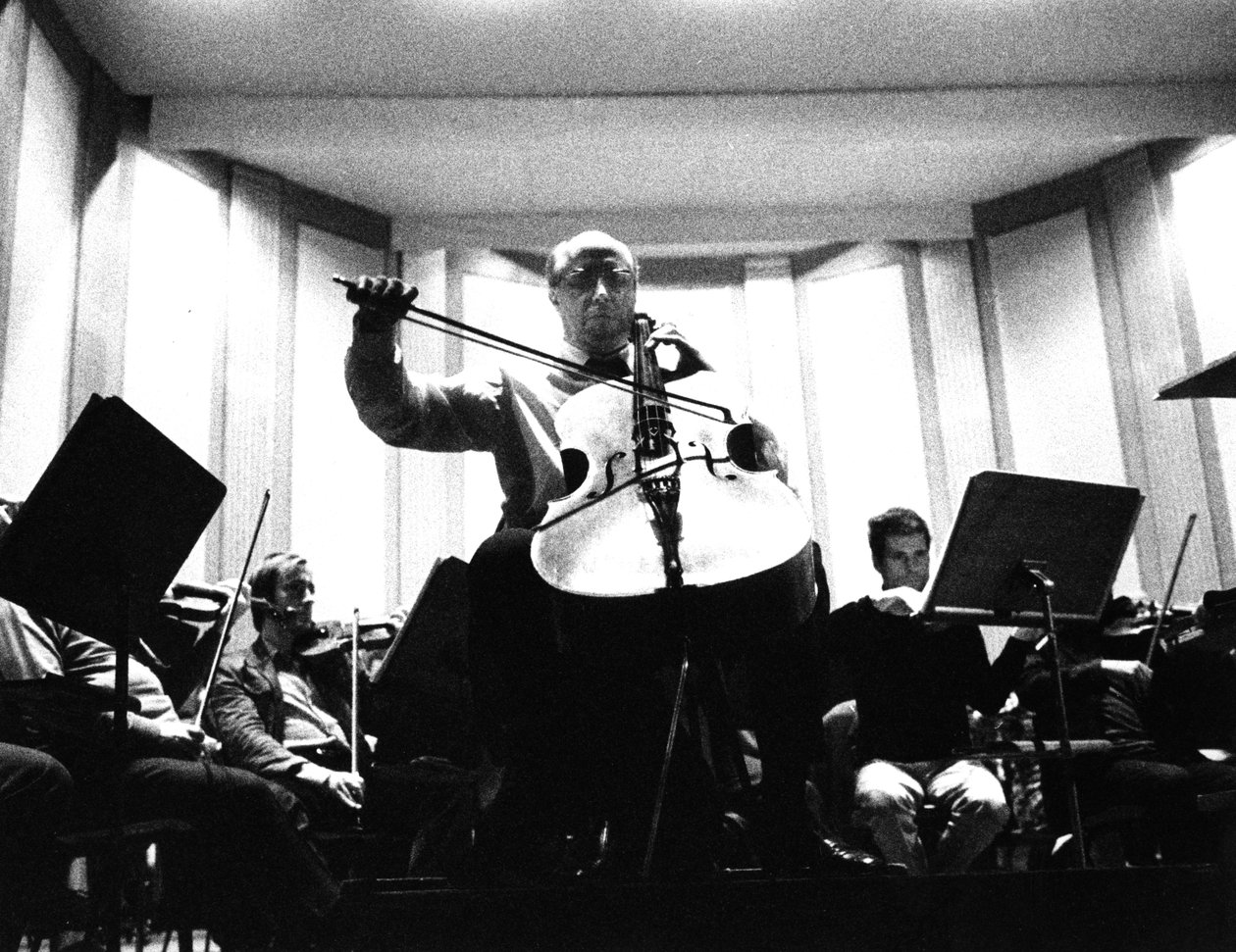 Mstislav ROSTROPOVICH door Bernard Perrine