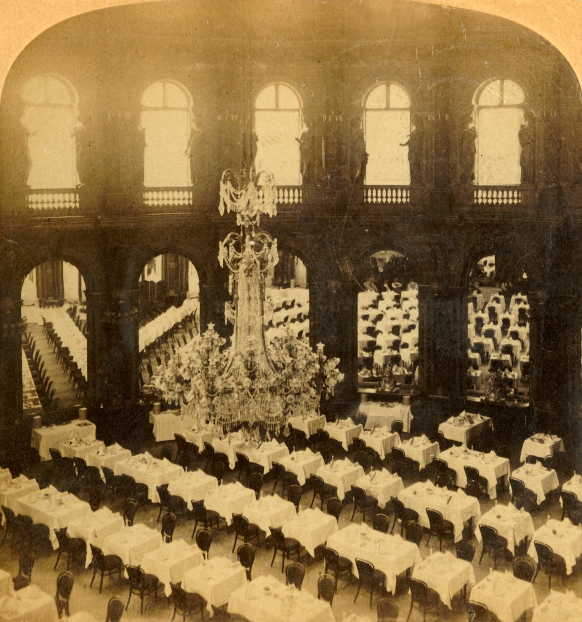 Eetzaal, Grand Hotel, Parijs, Frankrijk, 1904 door Bert Underwood