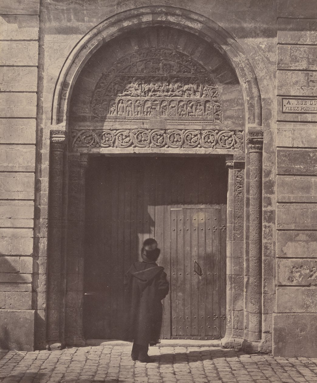 Het portaal van Sint Ursinus in Bourges, rue du Vieux Poirier door Bisson Frères