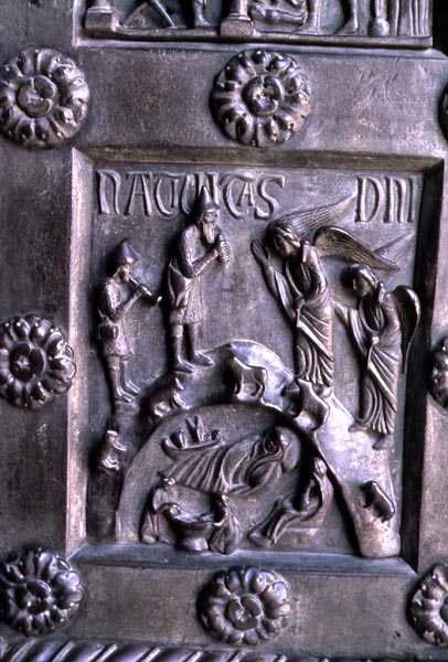Paneel met de geboorte van Christus van de Porta di S. Ranieri van het zuidelijke transept door Bonannus of Pisa
