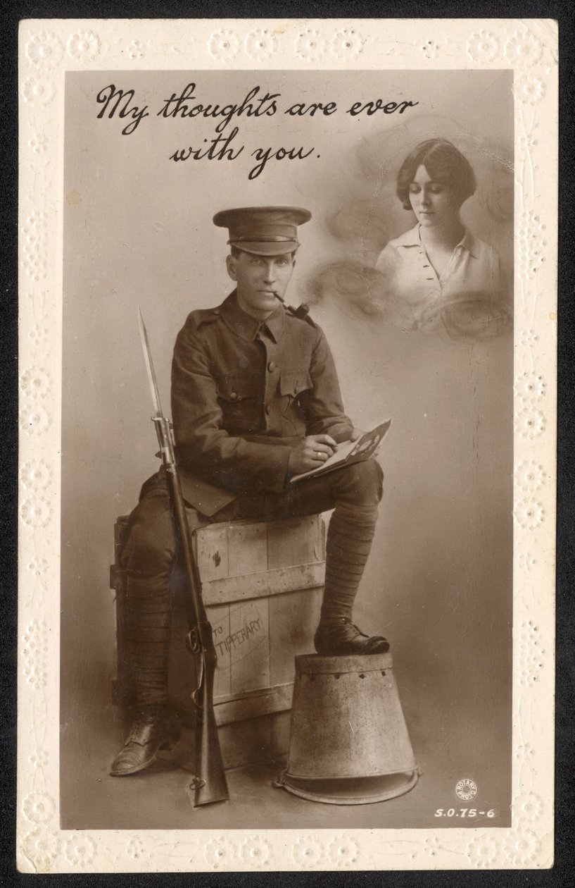 Verenigd Koninkrijk: Een sentimentele ansichtkaart geproduceerd door de Cairo Postcard Trust, Caïro, Egypte, tijdens WO1 door British Photographer
