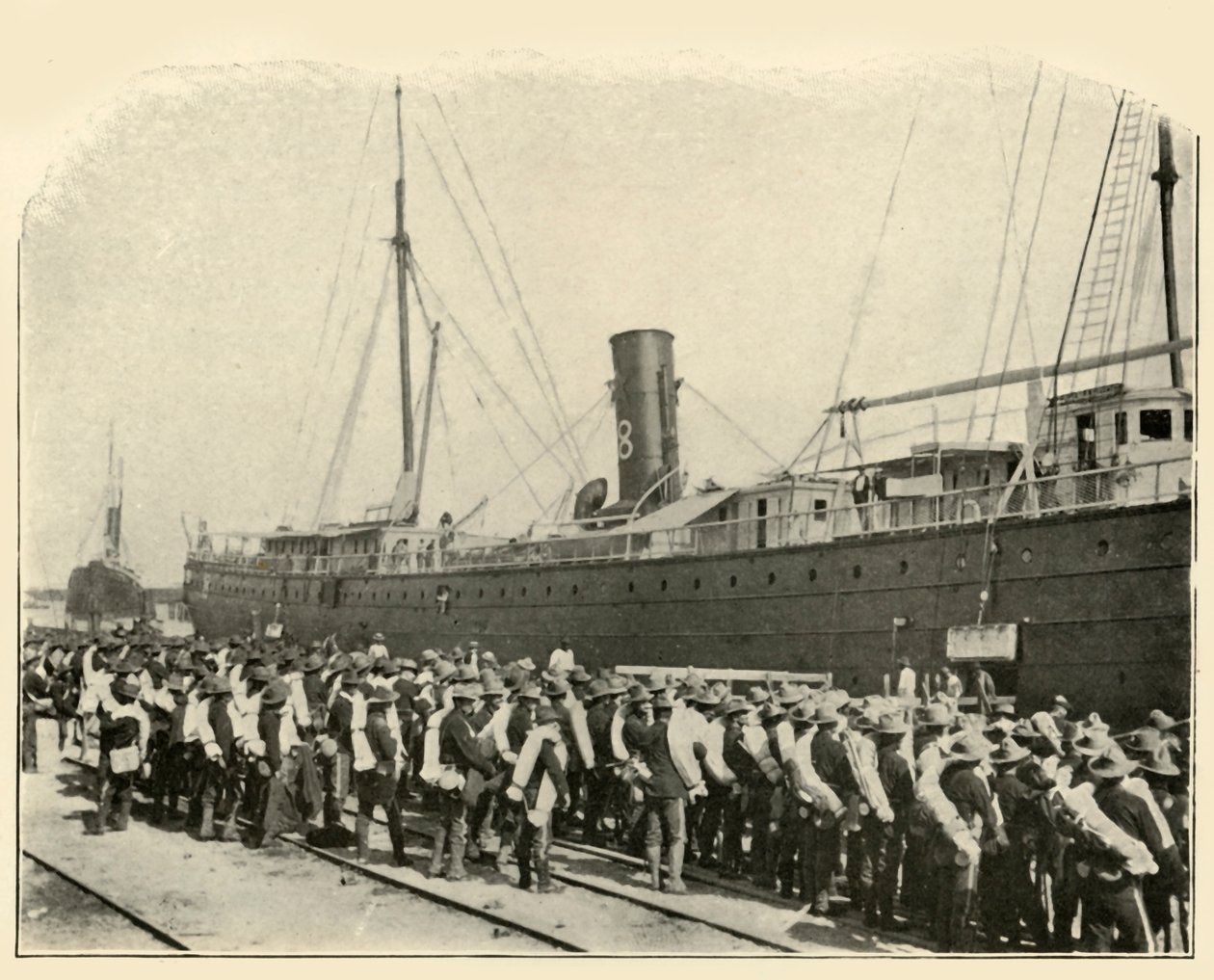 16e Infanterie aan het Inschepen, Spaans-Amerikaanse Oorlog, juni 1898, 1899 door Burr McIntosh