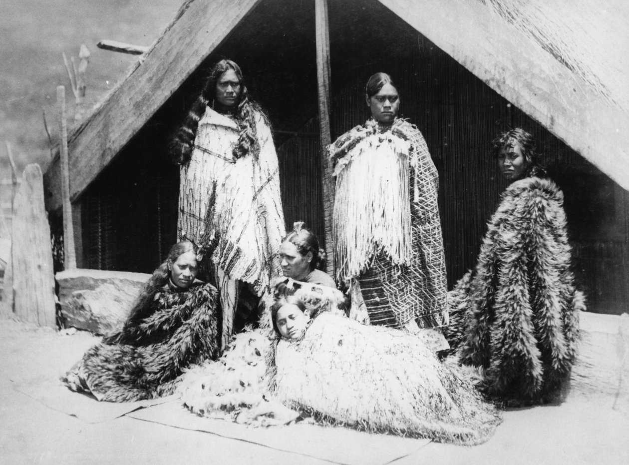Een Groep Maori Vrouwen door Burton Brothers Studio