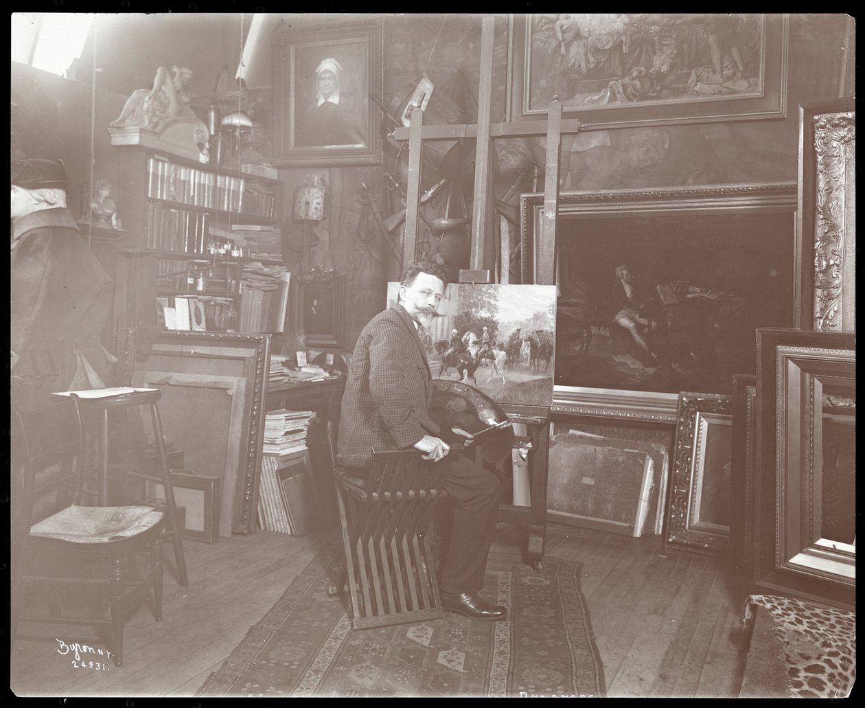 Kunstenaar aan het werk aan een schilderij, 1907 door Byron Company