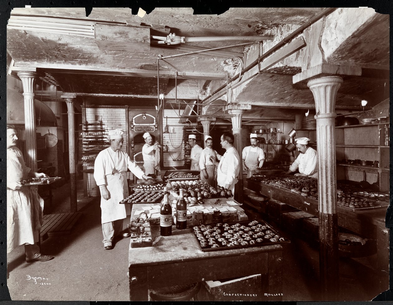 Koks aan het werk in de keuken van Maillard