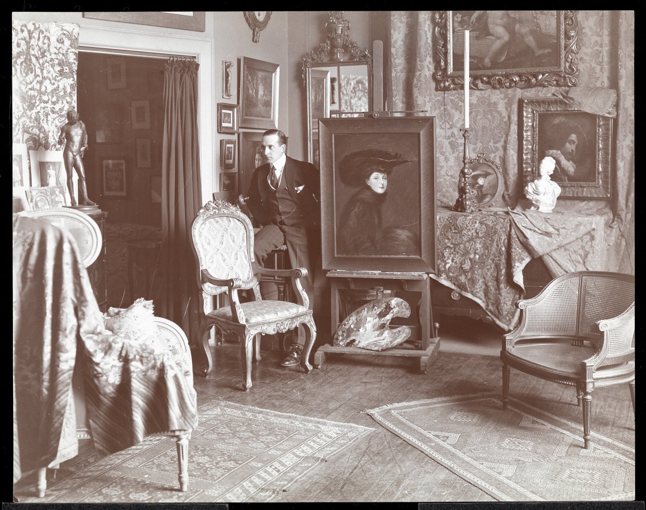 Malcolm Strauss in zijn studio in New York, ca. 1895 door Byron Company