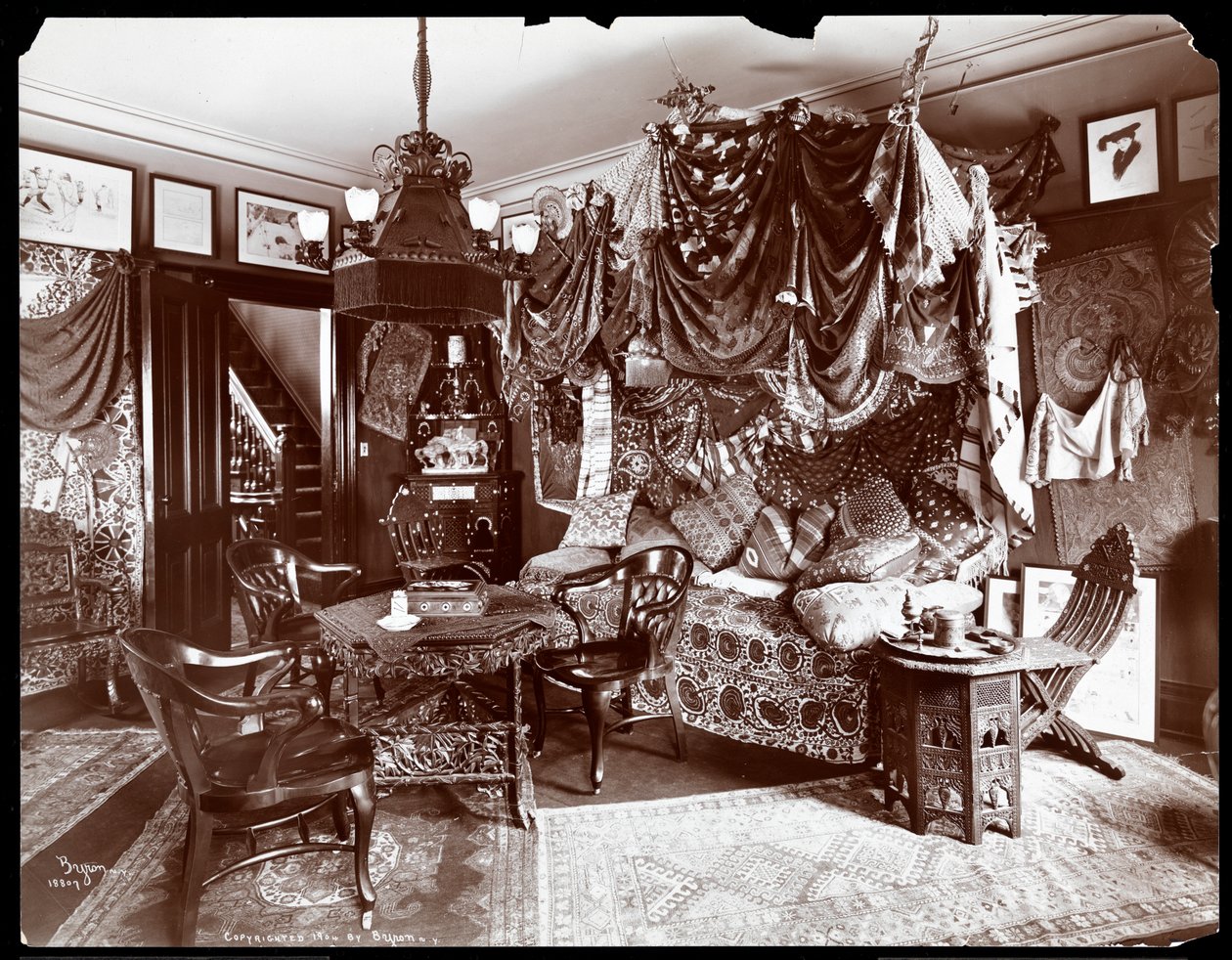 Het interieur van de woning van Lillian Russell, New York, 1904 door Byron Company