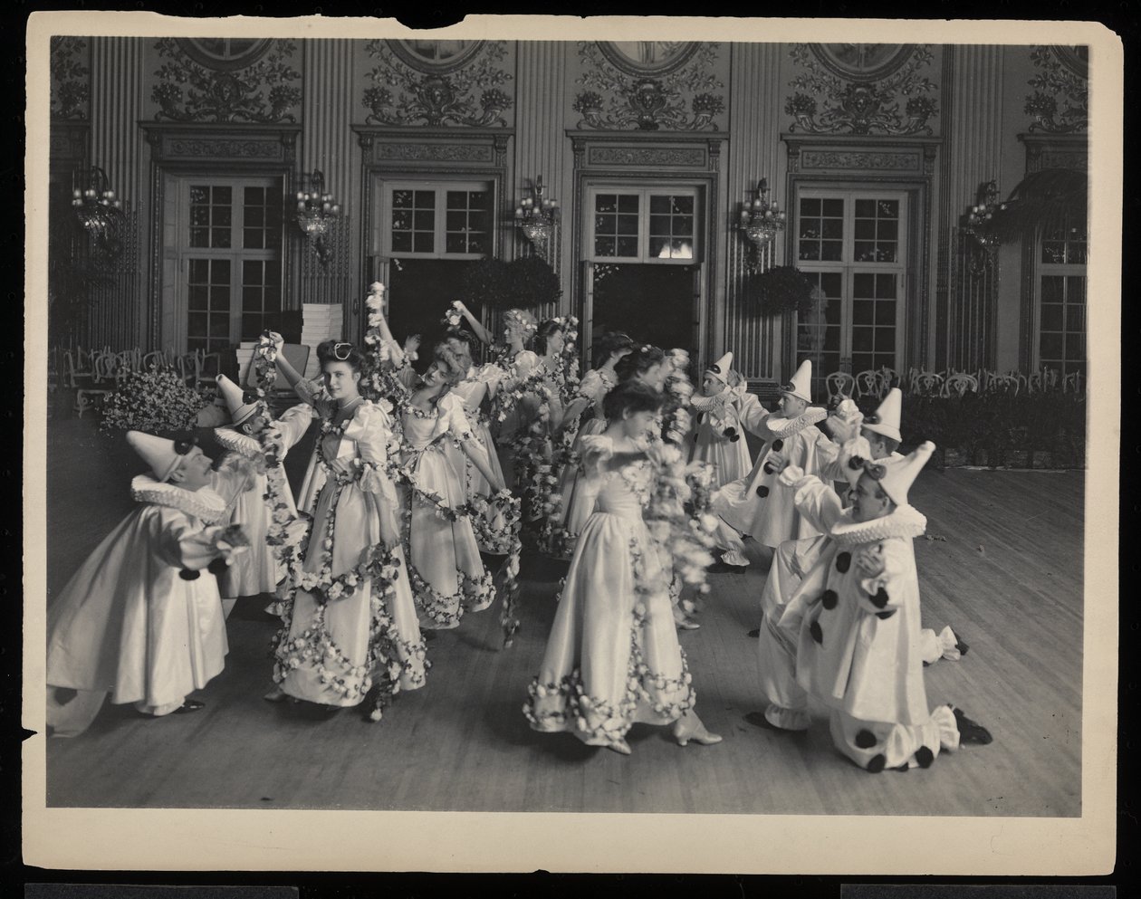 Dansen op het James Hazen Hyde-bal, New York, 31 januari 1905 door Byron Company