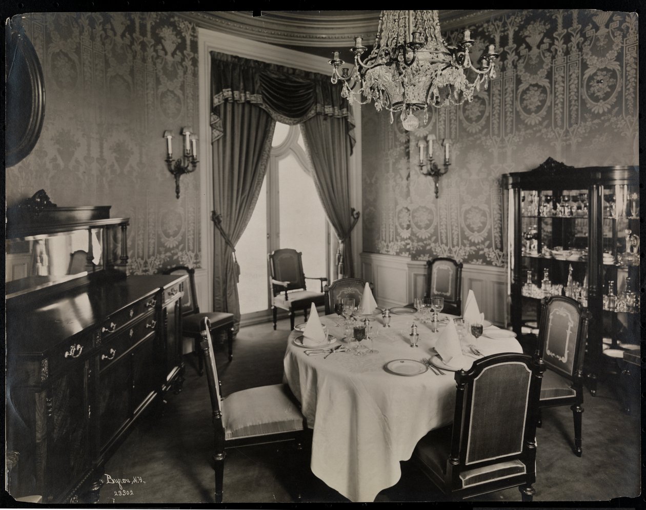 Privé-eetkamer in het Hotel Knickerbocker, 1906 door Byron Company