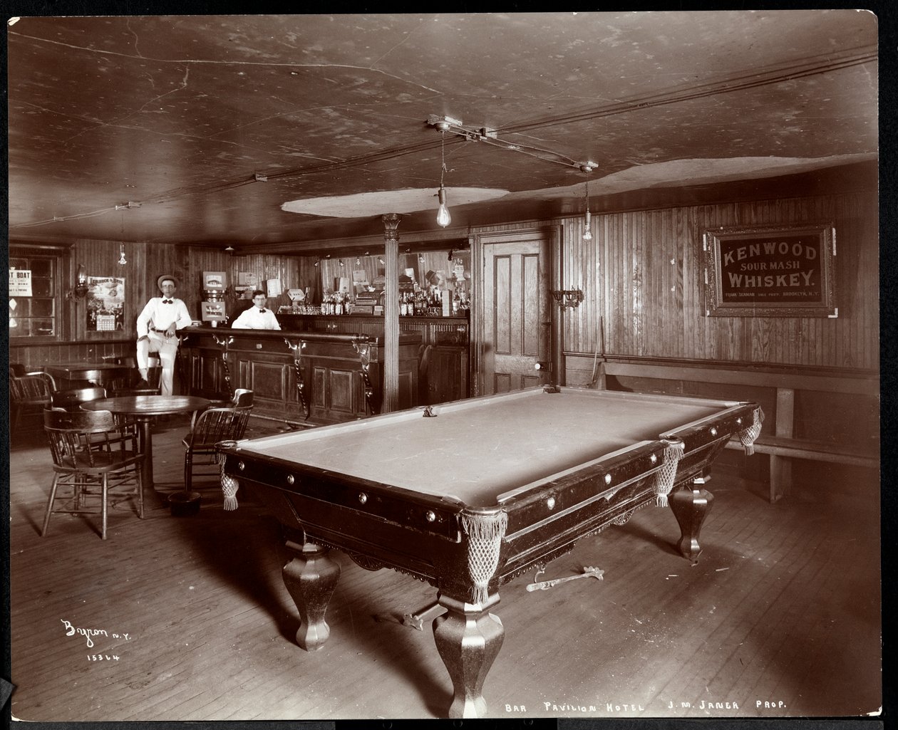 De bar in Janer