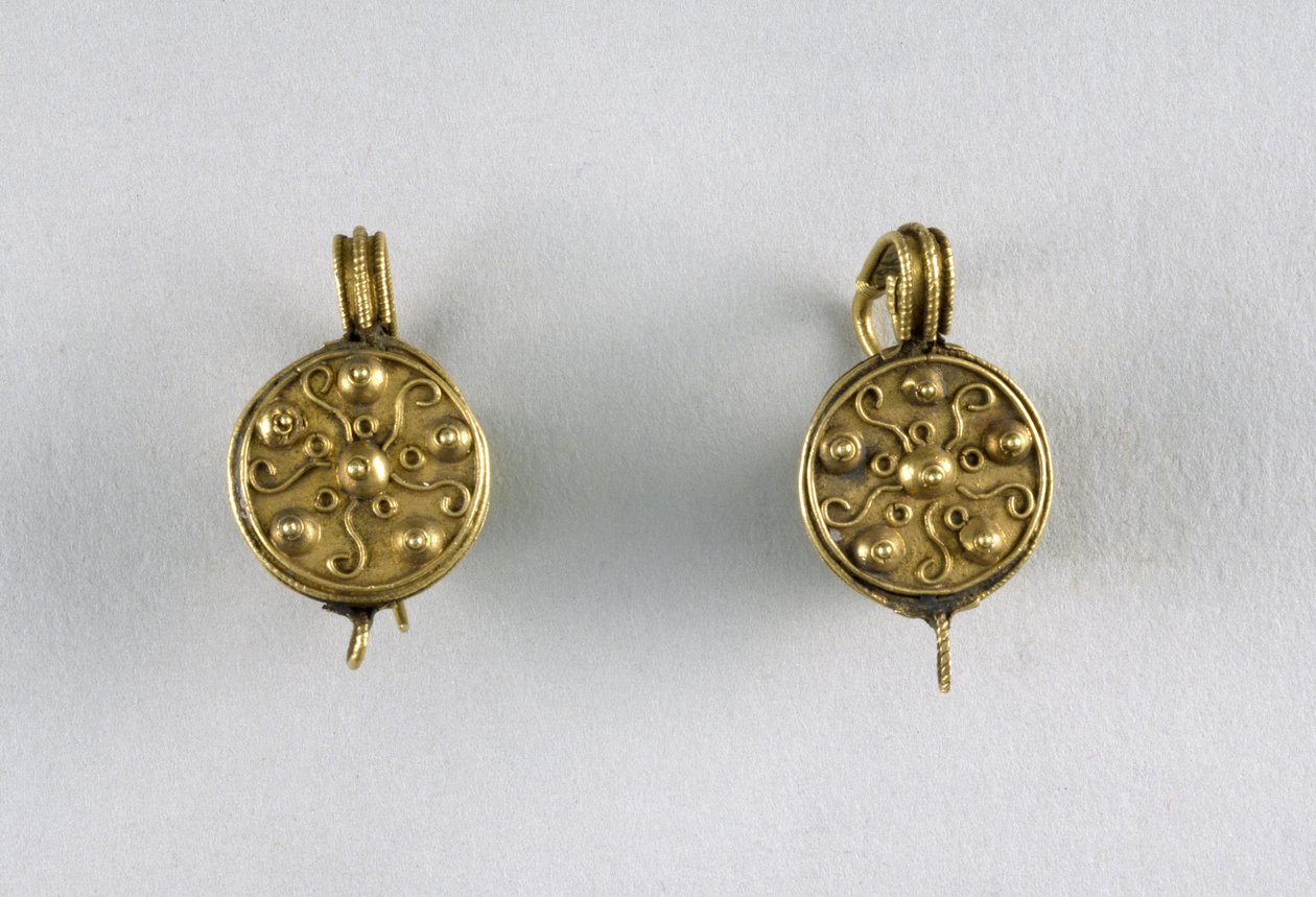 Schijfvormige oorbellen, ca. 1e eeuw (goud) door Byzantine