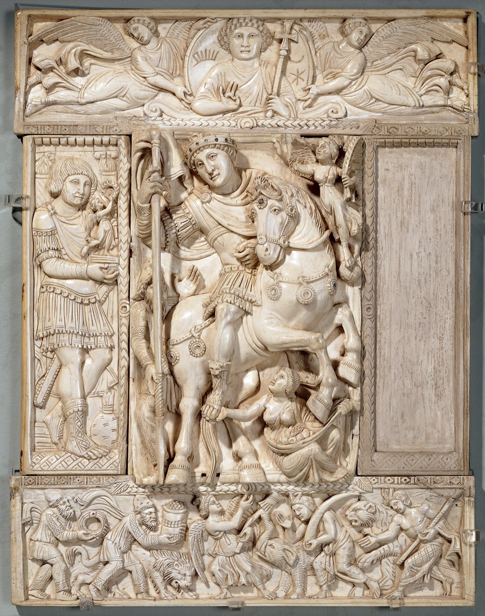 De triomferende keizer, bekend als het Barberini-ivoor, 500-550 AD door Byzantine School