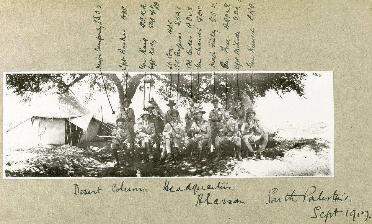 Hoofdkwartier van de woestijnkolom in Abassan, Zuid-Palestina, september 1917 door Capt. Arthur Rhodes