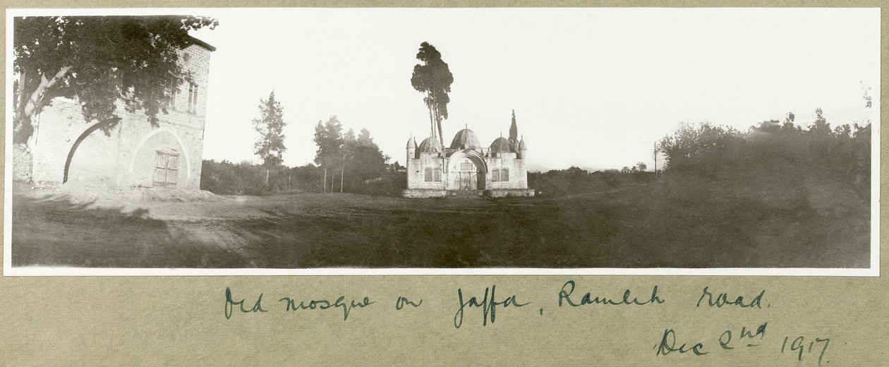 Oude moskee aan Ramleh Road, Jaffa, 2 december 1917 door Capt. Arthur Rhodes